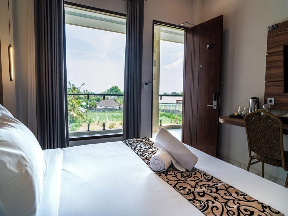 Deluxe Double Room, Balcony, City View | In-room safe, desk, laptop workspace, soundproofing
