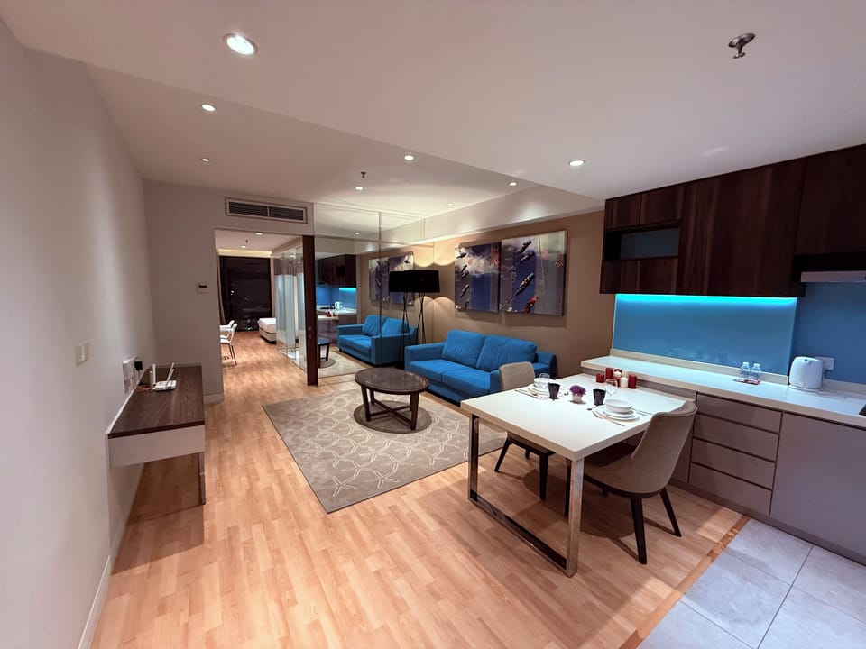 Superior Suite, City View | Living room