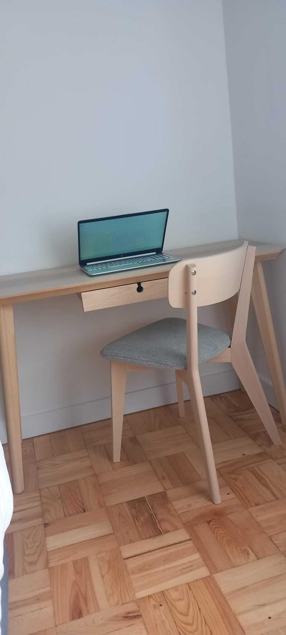 Desk, free WiFi