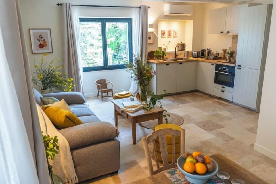 Premium Apartment, Kitchen, Courtyard View | Premium bedding, memory foam beds, desk, laptop workspace