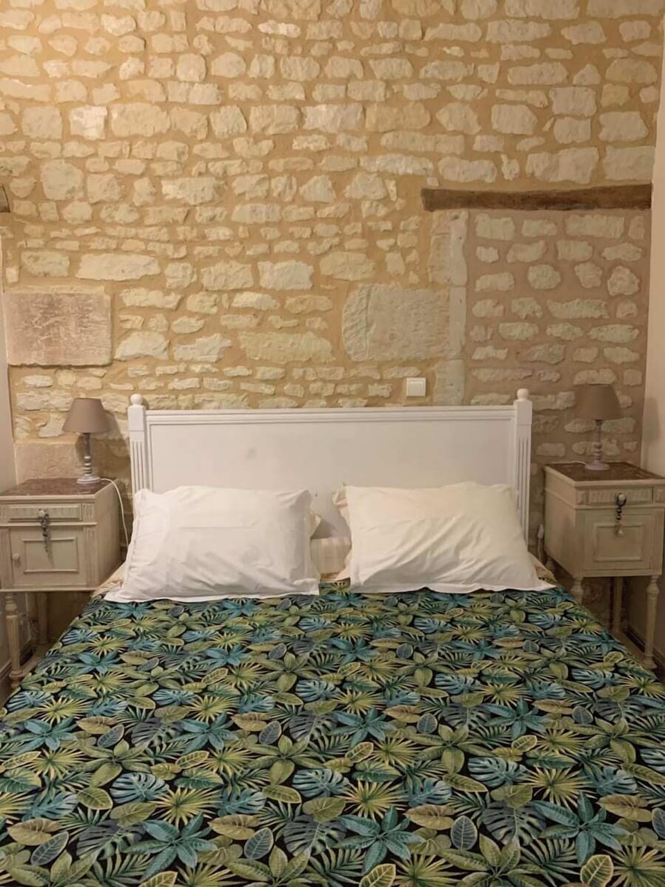 Basic Room | Soundproofing, free WiFi