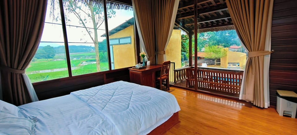 Classic Villa, 4 Bedrooms, Private Pool, Garden View | Desk, laptop workspace, blackout drapes, soundproofing