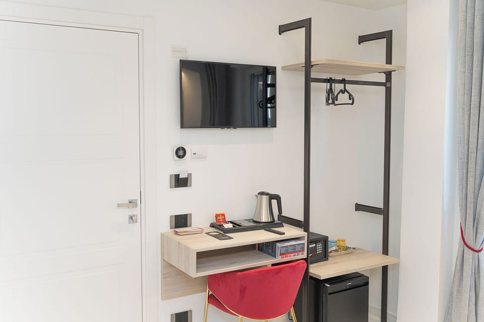 Superior Room | In-room safe, desk, WiFi (free)