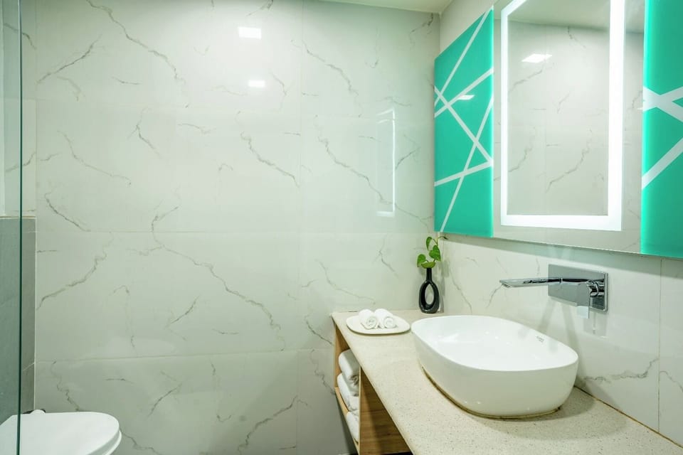 Comfort Double Room, Balcony | Bathroom | Shower, hair dryer, towels, soap