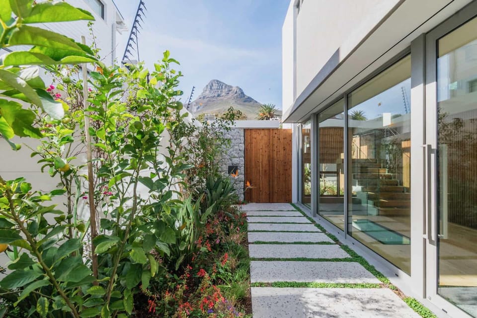 House | 5 bedrooms, desk, Internet