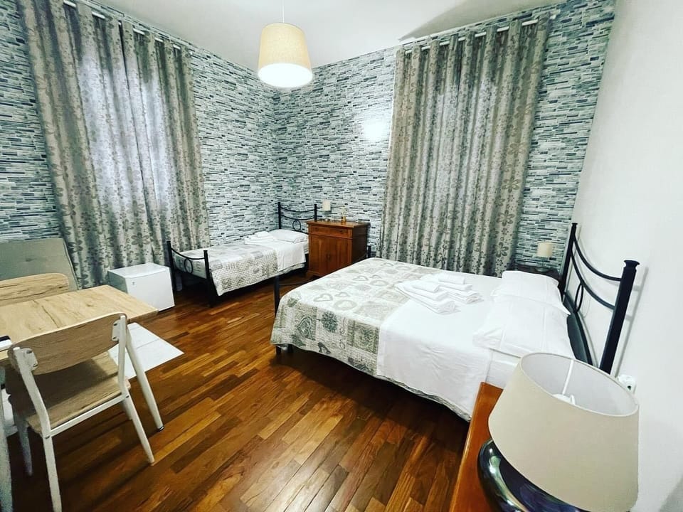 Premium bedding, in-room safe, individually decorated