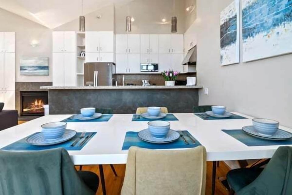 Townhome, 3 Bedrooms | Dining
