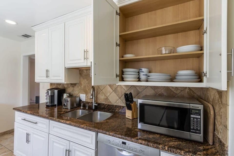 Comfort House (2 Bedrooms) | Private kitchen | Microwave, oven, espresso maker, coffee/tea maker