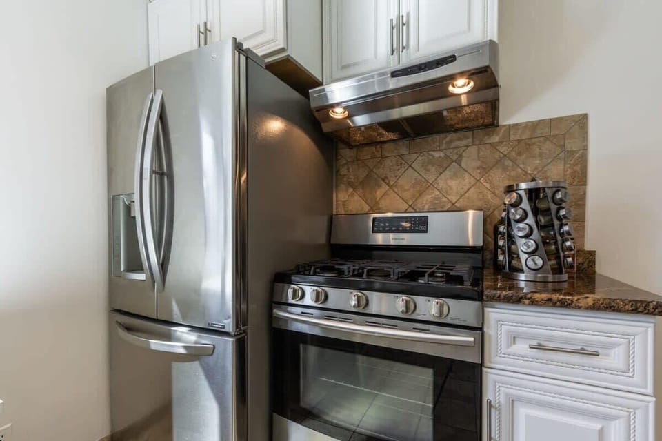 Comfort House (2 Bedrooms) | Private kitchen | Microwave, oven, espresso maker, coffee/tea maker