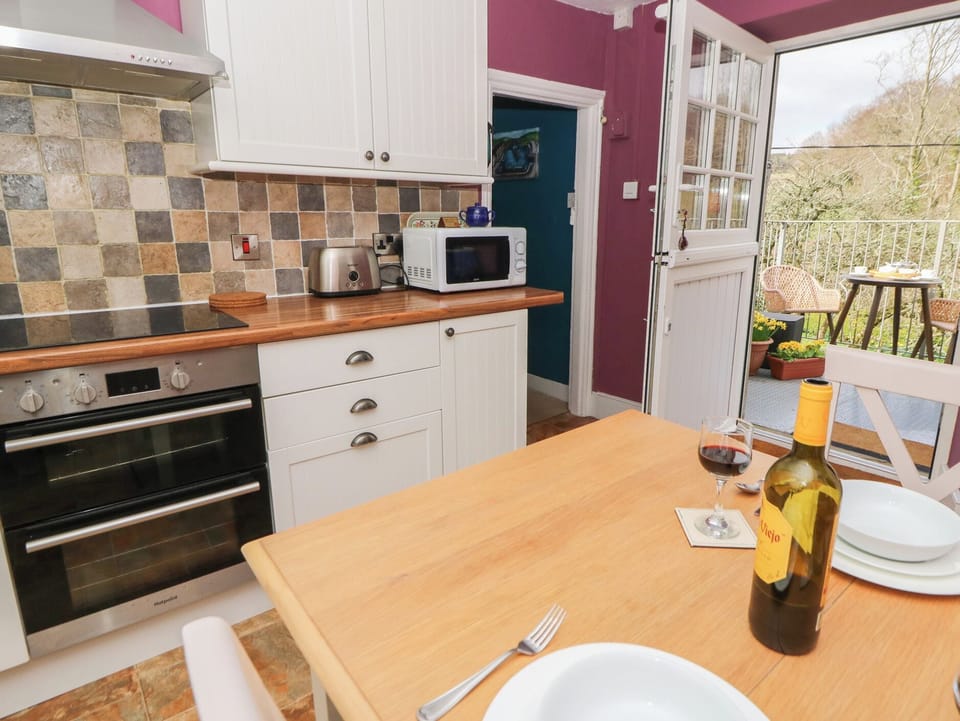 Fridge, microwave, dishwasher, toaster