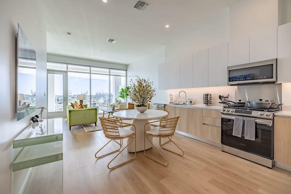 Apartment, Pool Access, Beach View (2 Bedrooms) | Private kitchen | Fridge, microwave, oven, stovetop