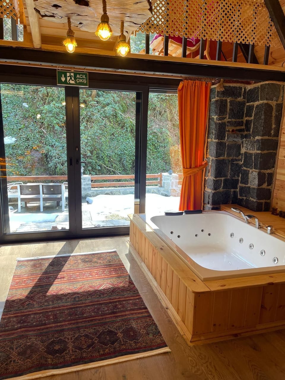 Jetted tub