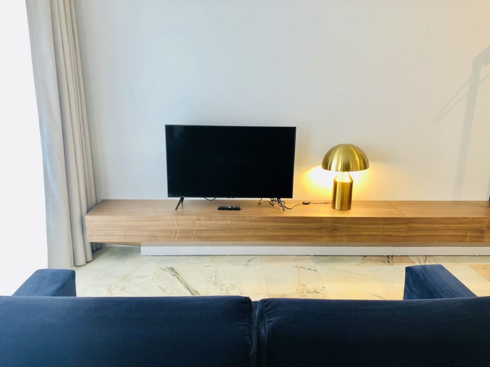 Apartment | Living room | Fireplace