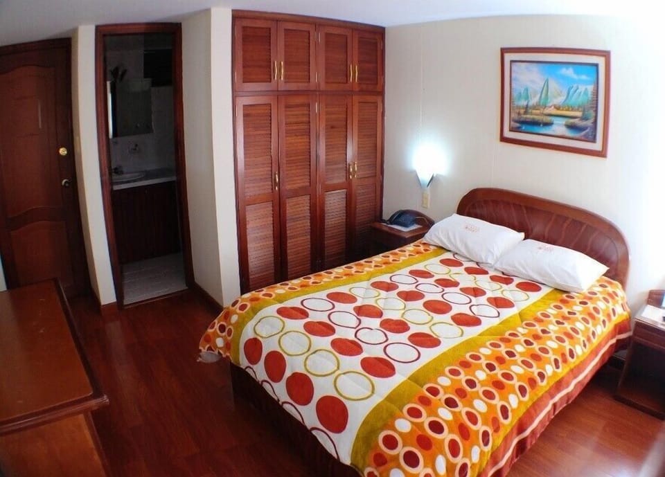 Room, 1 Queen Bed, Balcony, City View | Soundproofing, WiFi (free)