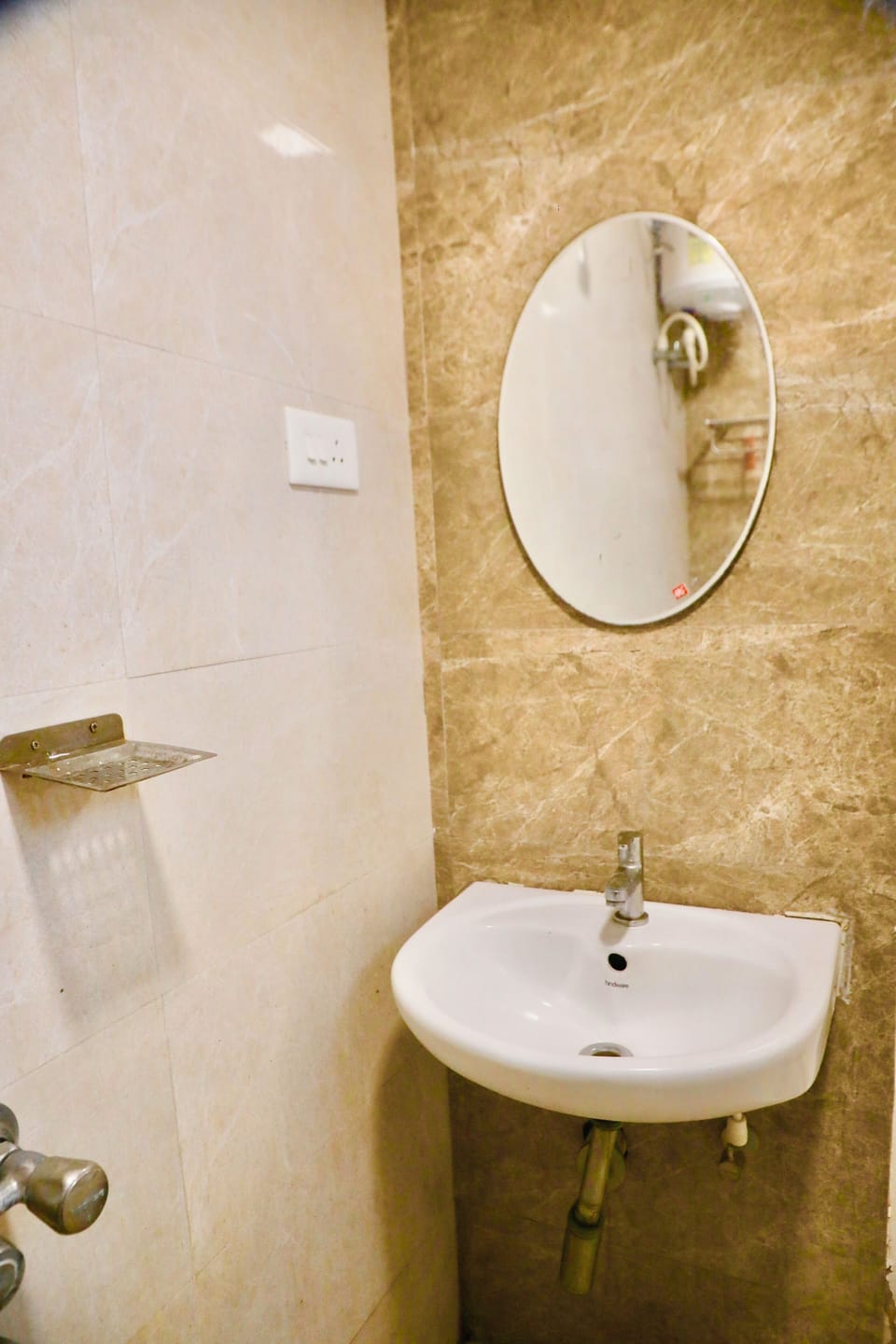 Deluxe Double Room, City View | Bathroom | Shower, free toiletries, towels