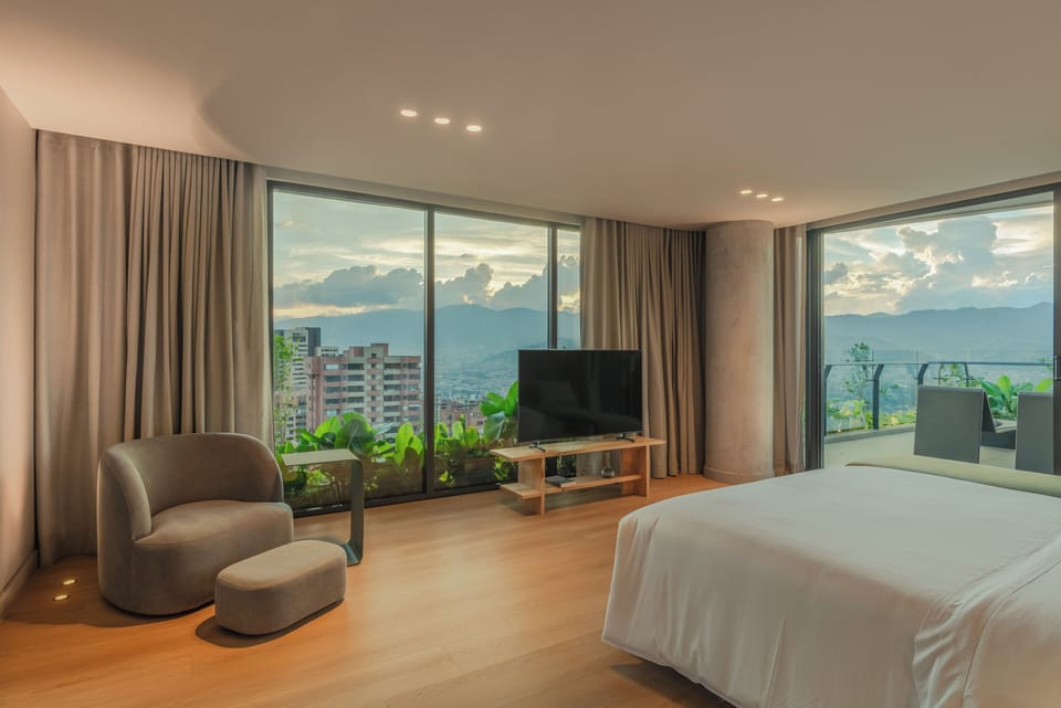Grand Penthouse, Multiple Beds, Non Smoking | Egyptian cotton sheets, premium bedding, pillowtop beds