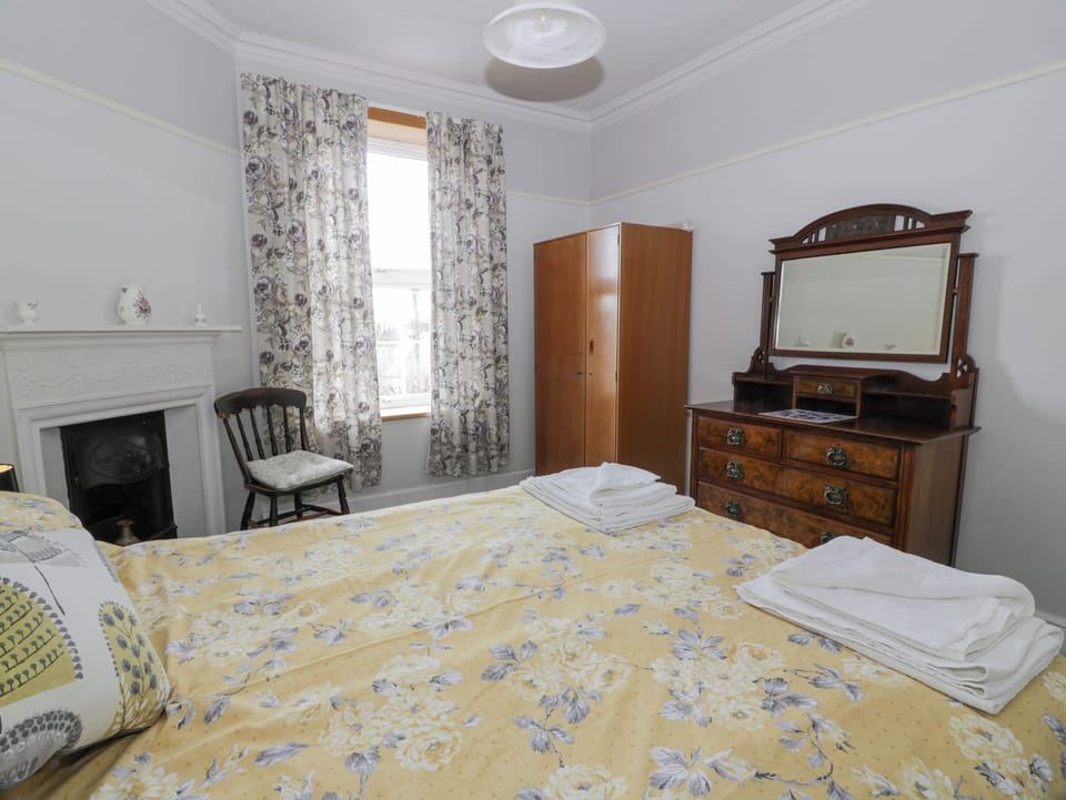 2 bedrooms, individually decorated, individually furnished, free WiFi