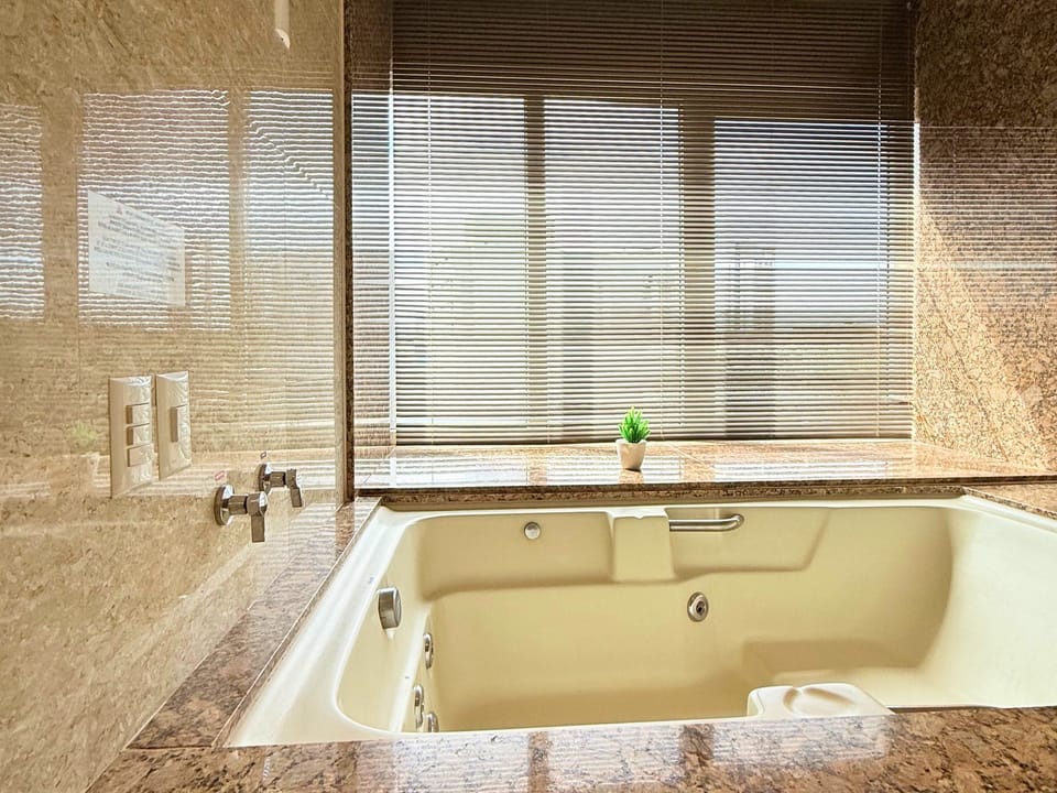 Premier Suite | Bathroom | Shower, hair dryer, towels