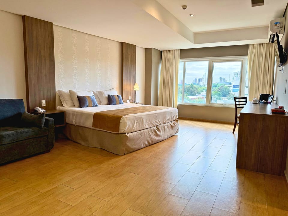 Premier Suite | Minibar, in-room safe, soundproofing, free WiFi