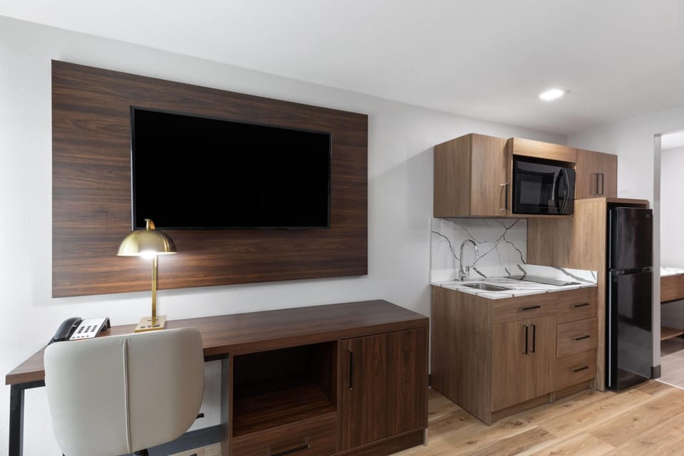 Room, 1 King Bed, Non Smoking