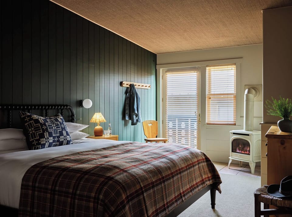 Room, 1 King Bed | Egyptian cotton sheets, premium bedding, down comforters, in-room safe