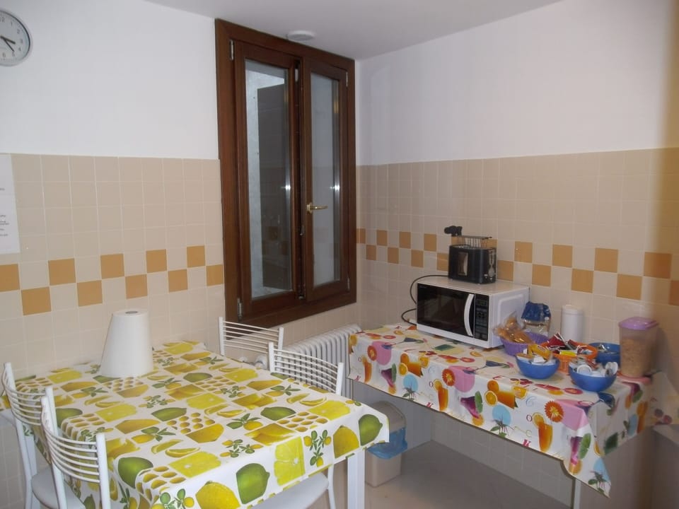Classic Apartment, 2 Bedrooms, Non Smoking | Private kitchen | Mini-fridge, microwave