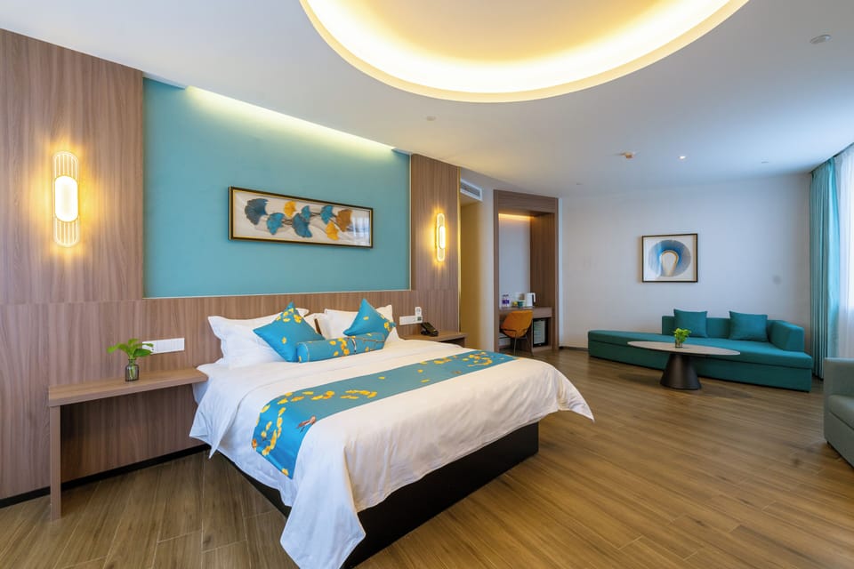 Basic Suite | Desk, laptop workspace, iron/ironing board, free WiFi
