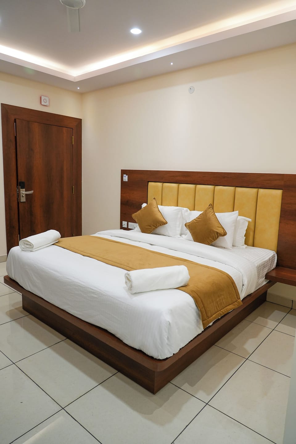 Deluxe Double Room, Balcony, Garden View | In-room safe, blackout drapes, soundproofing, iron/ironing board