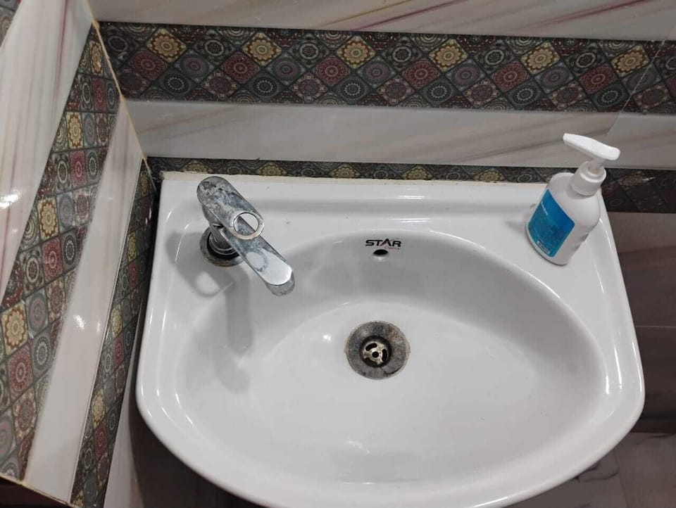 Double Room, Non Smoking | Bathroom | Shower, towels, soap, shampoo
