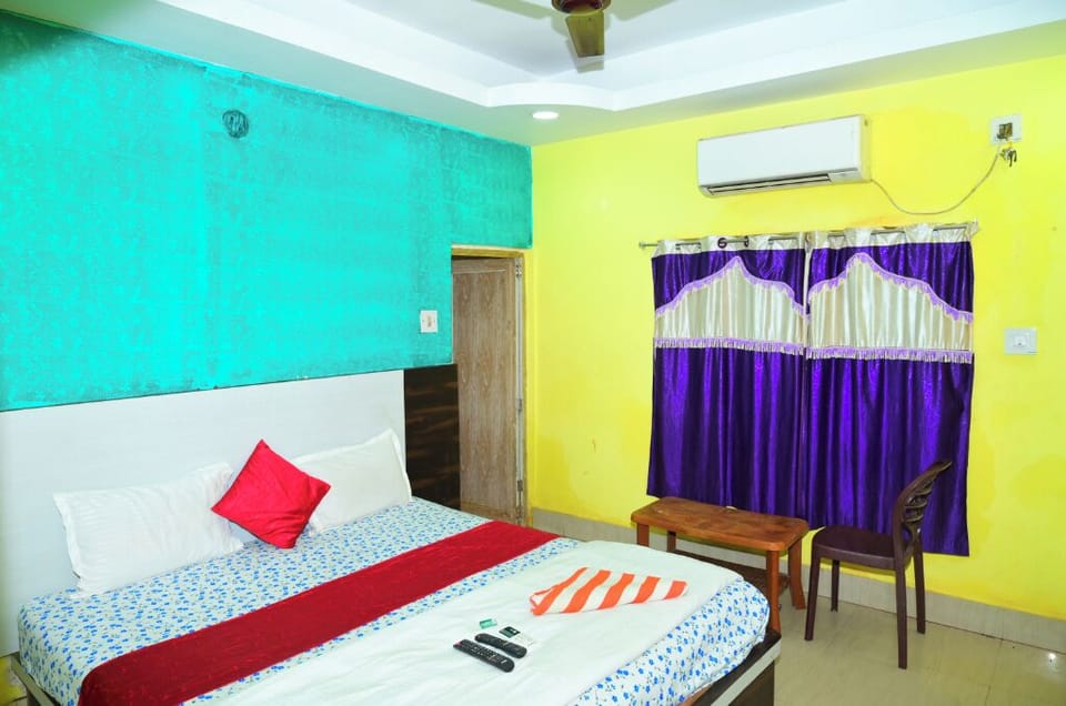 Desk, WiFi (free), bed sheets