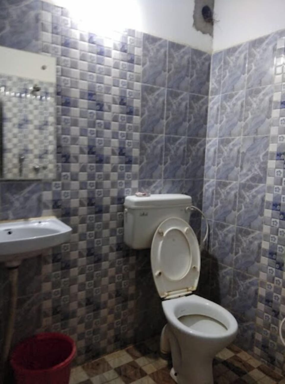 Shower, rainfall showerhead, towels, soap