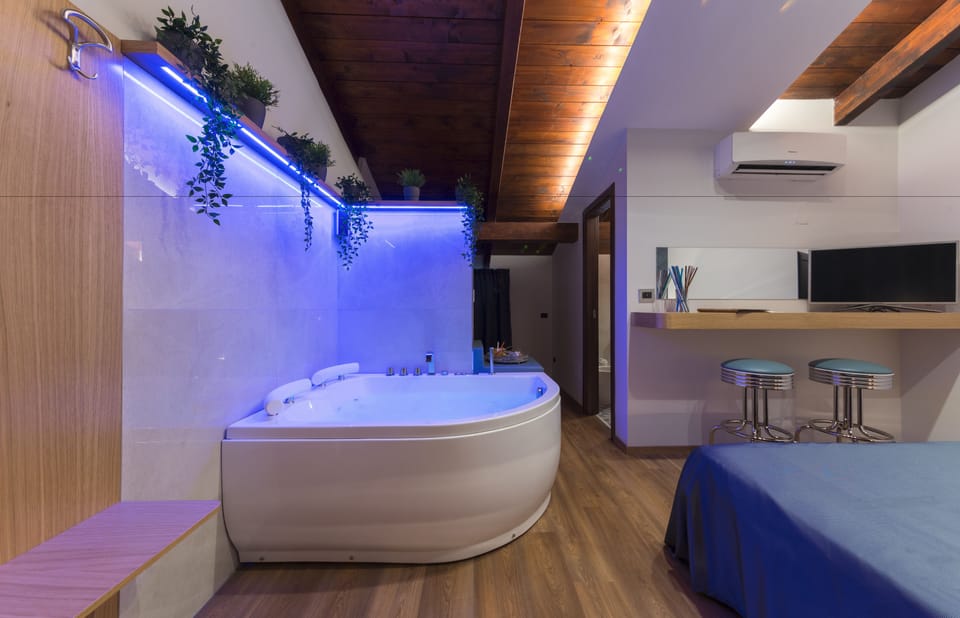 Junior Suite, Jetted Tub | Jetted tub