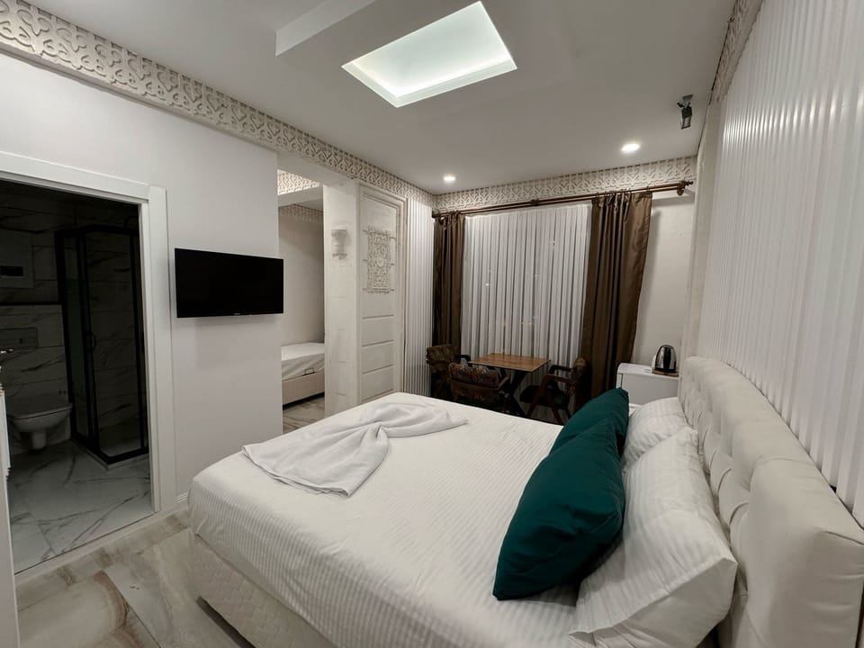 Family Triple Room, City View | Desk, laptop workspace, free WiFi, bed sheets