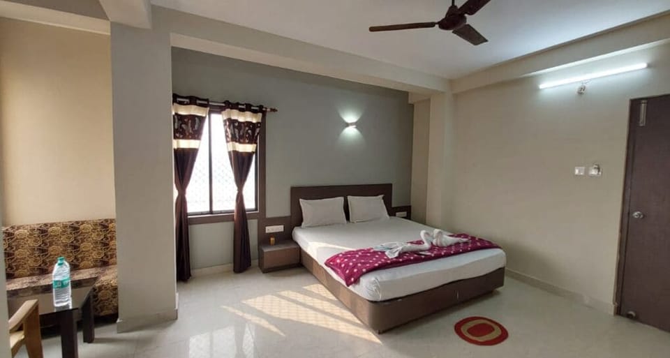 Desk, WiFi (free), bed sheets