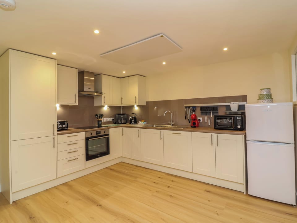 Fridge, microwave, dishwasher, toaster