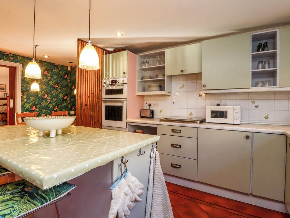 Dishwasher, cookware/dishes/utensils