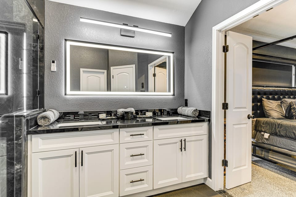 Private Pool & Hot Tub: 'wild Horse' Home! Cottage in College Station