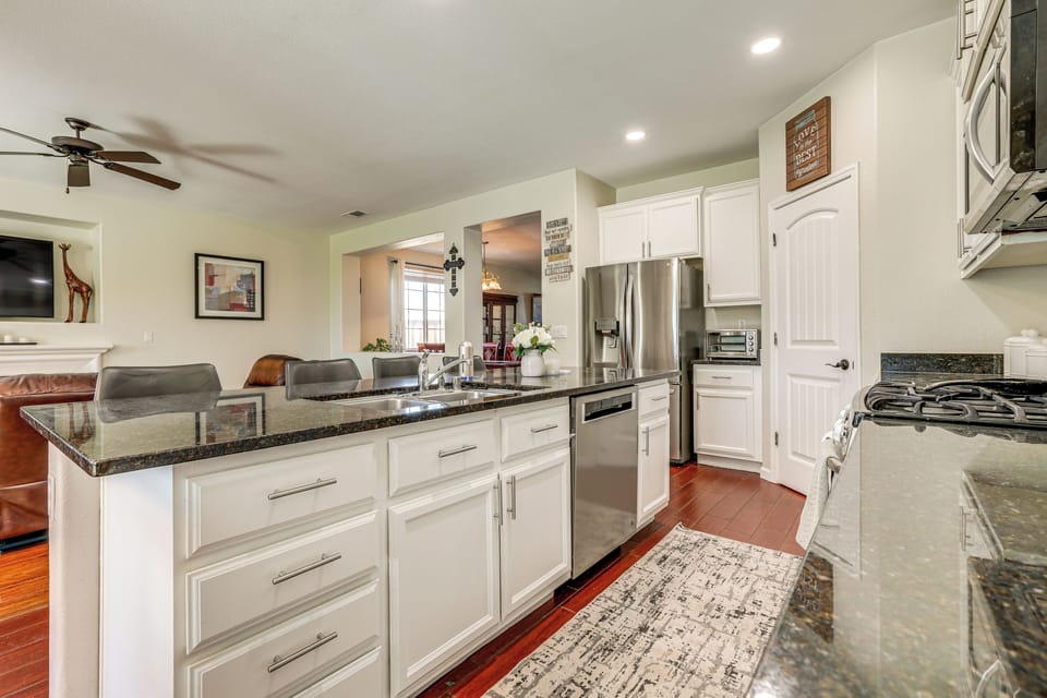 House (5 Bedrooms) | Interior