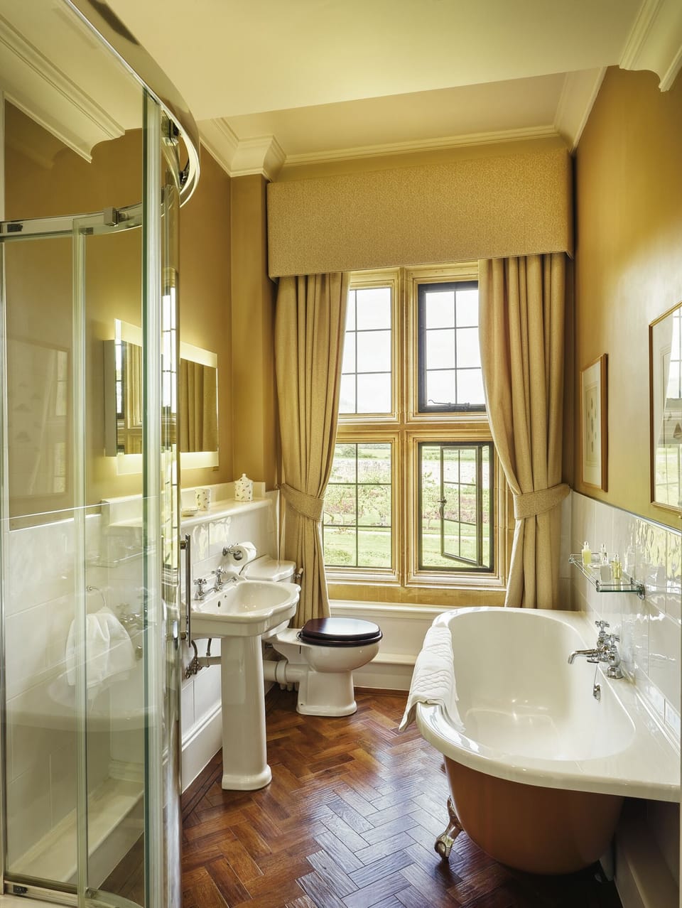 Superior Double Room | Bathroom | Separate tub and shower, deep soaking tub, rainfall showerhead