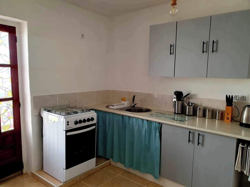 Apartment | Private kitchen | Fridge, microwave, oven, stovetop