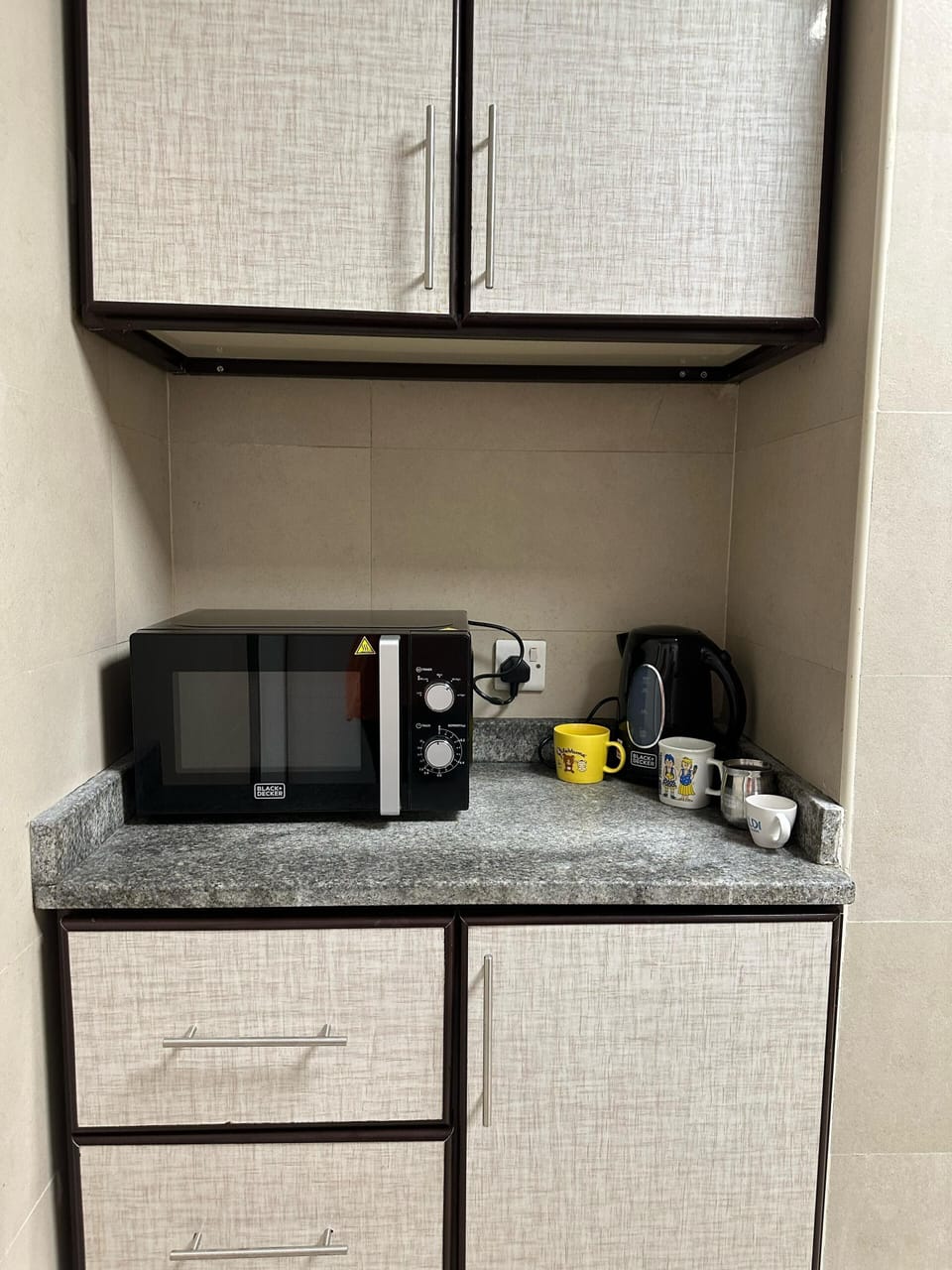Microwave, oven, stovetop, cookware/dishes/utensils
