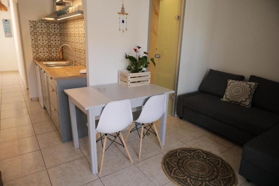 Deluxe Apartment, Pool View | Living area