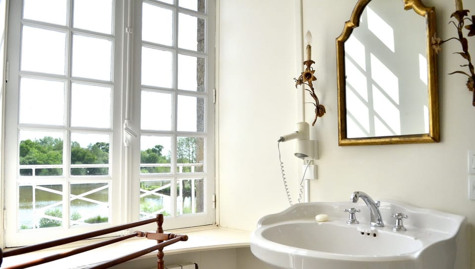 Superior Double Room, Lake View | Bathroom