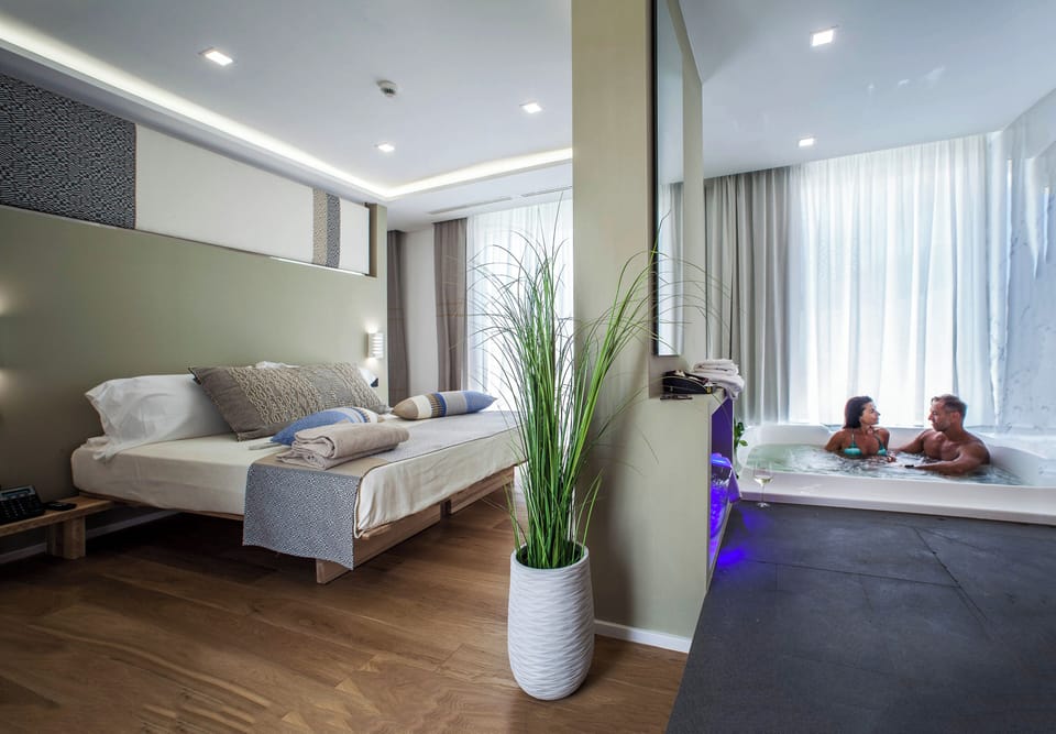 Luxury Suite, Sea Facing | In-room safe, desk, laptop workspace, blackout drapes