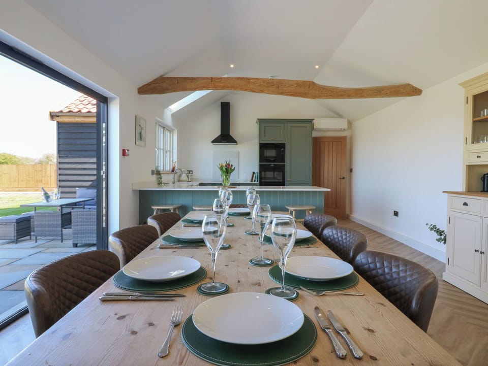 Cottage | Dining