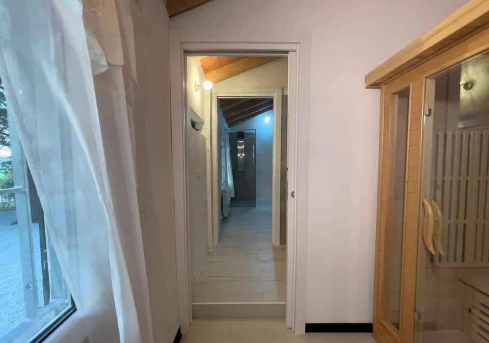 Superior Suite | Bathroom | Hair dryer, towels, soap, shampoo