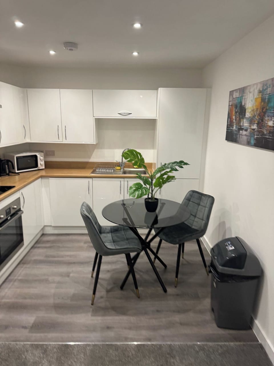 Apartment | Private kitchen | Fridge, microwave, oven, stovetop