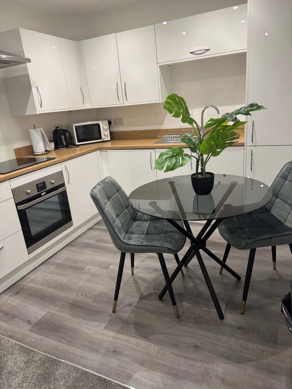 Apartment | Private kitchen | Fridge, microwave, oven, stovetop