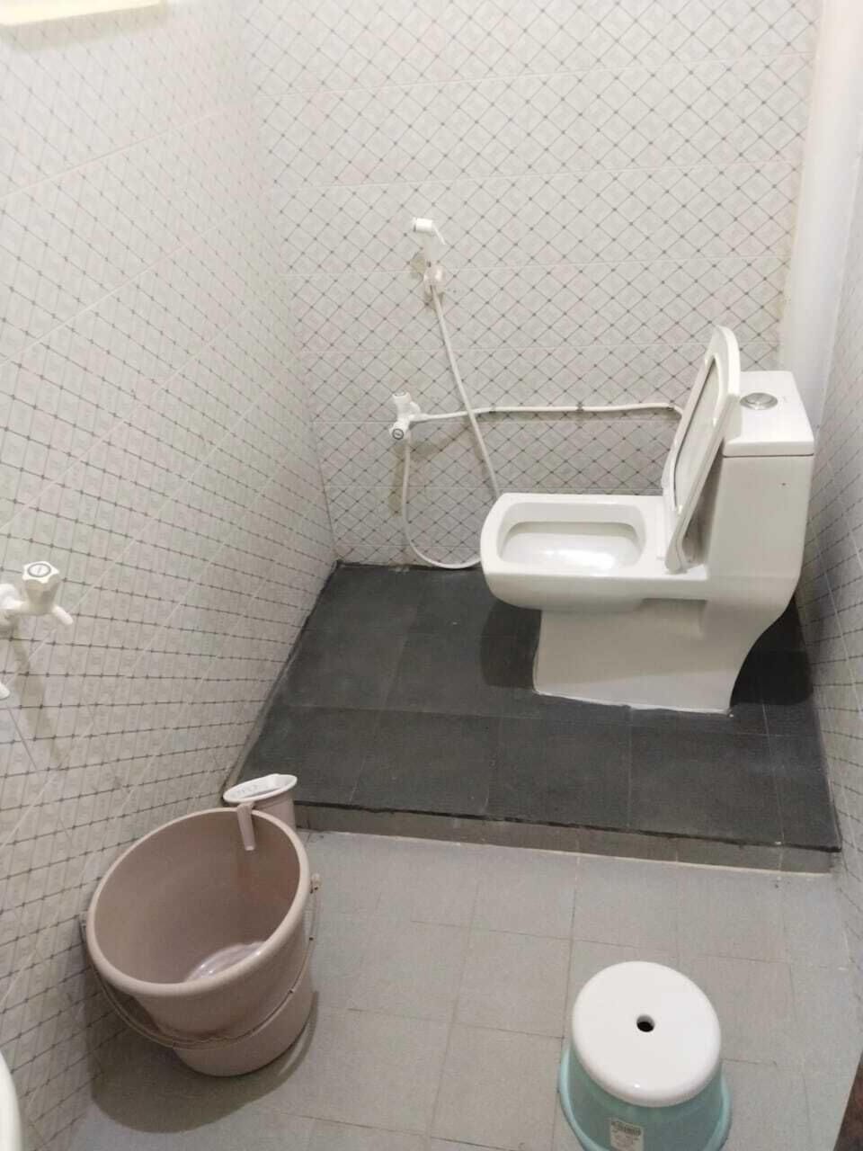 Deluxe Double Room | Bathroom | Shower, towels, soap, shampoo