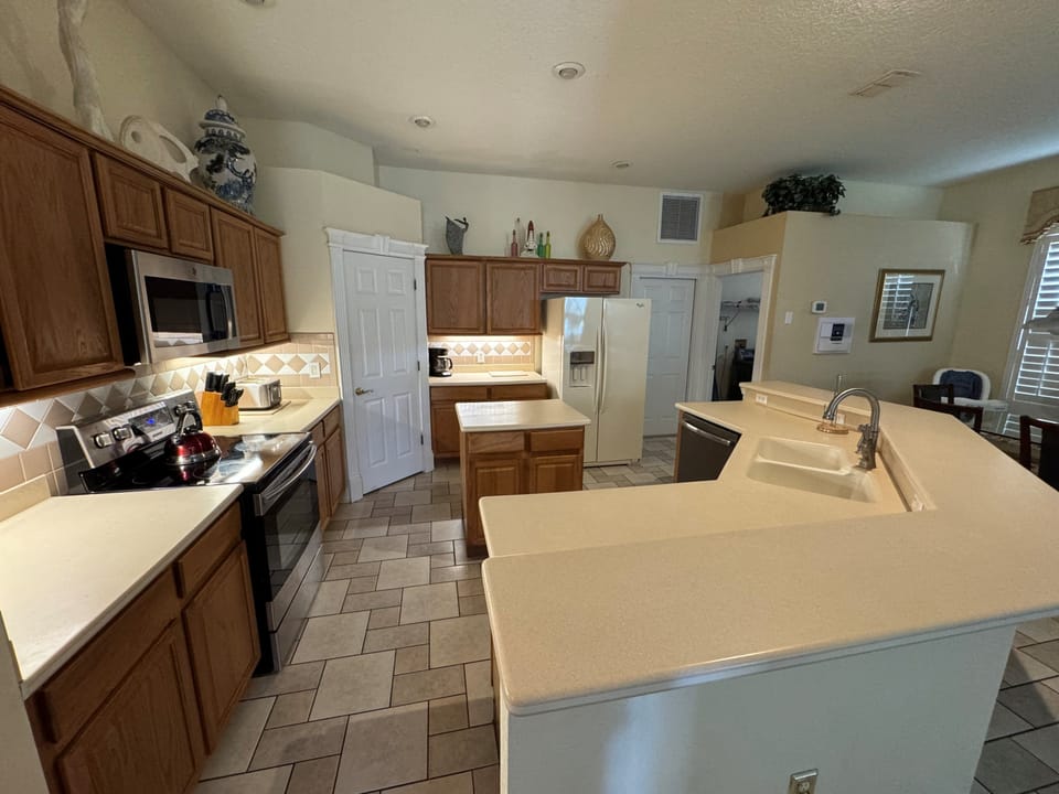 House, Multiple Beds, Pool Access, Pool View (Southern Comfort) | Private kitchen | Coffee/tea maker, fridge, microwave, oven
